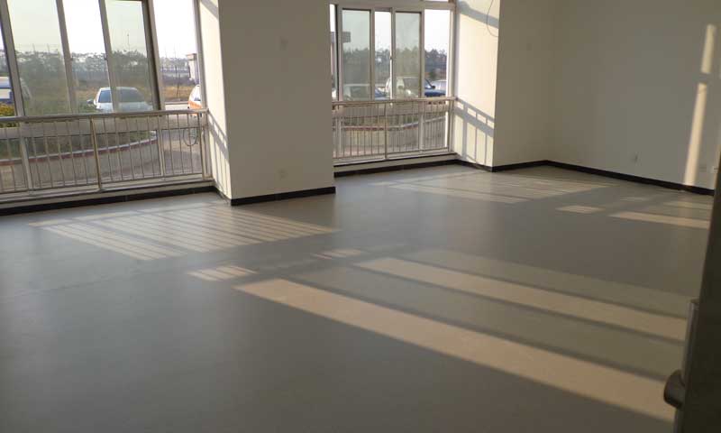 辦公地板用pvc塑膠地板優(yōu)勢在哪里？