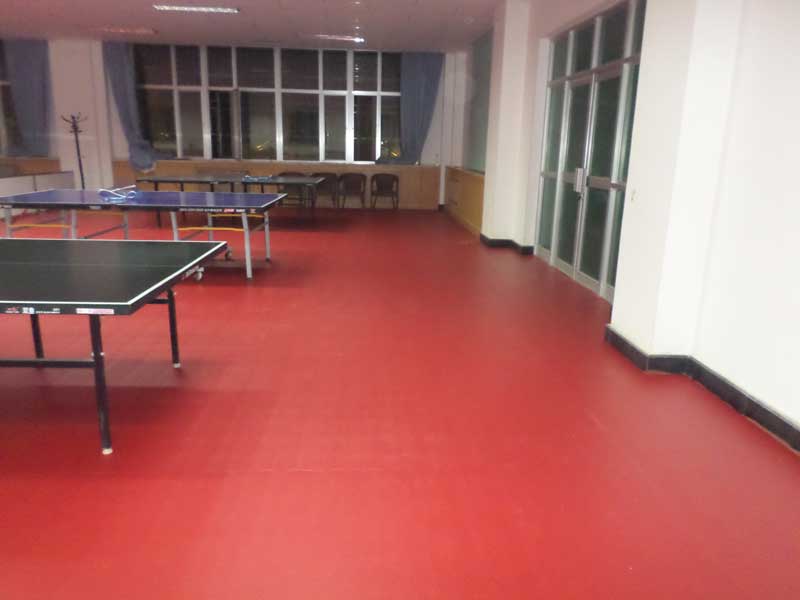 乒乓球館地膠廠家逆風(fēng)而上